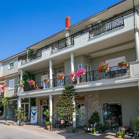 Lina Apartments Potos