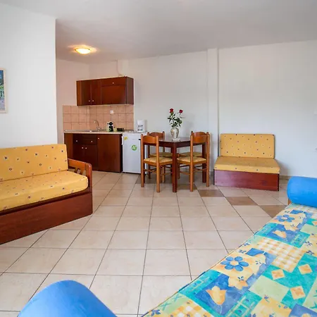 Lina Apartments