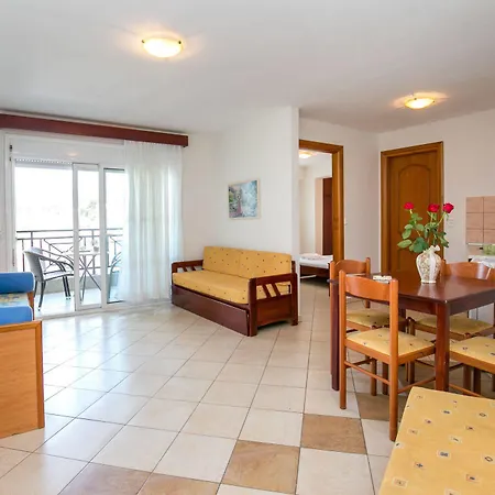 Lina Apartments